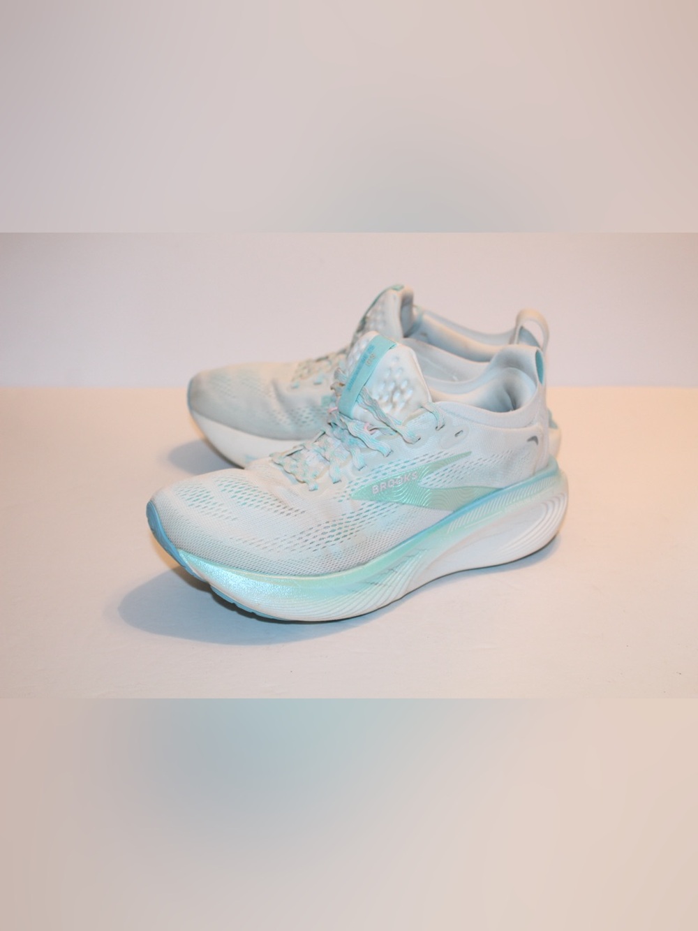 Brooks Adrenaline GTS 25 Women’s Shoes Size 8D (Wide)